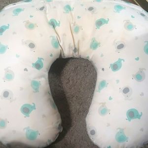 Breastfeeding pillow